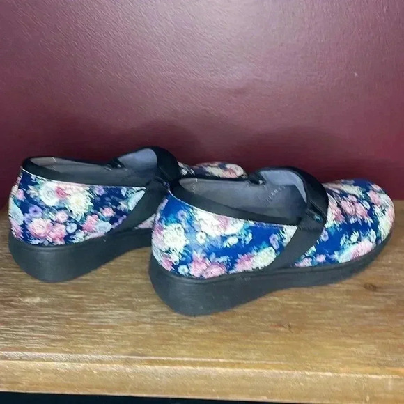 Softwalk Floral Clog - Picture 3 of 12